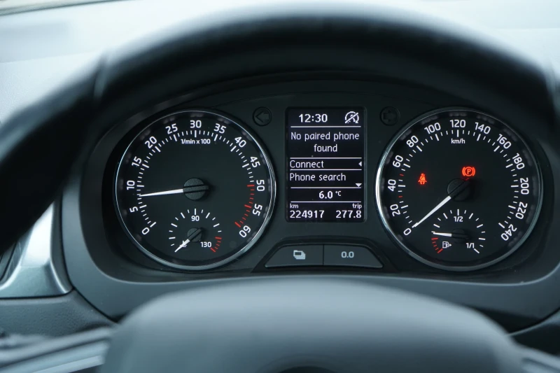 Skoda Rapid * 1.6 TDI* Обслужена* КАСКО* ГО* , снимка 12 - Автомобили и джипове - 52562429