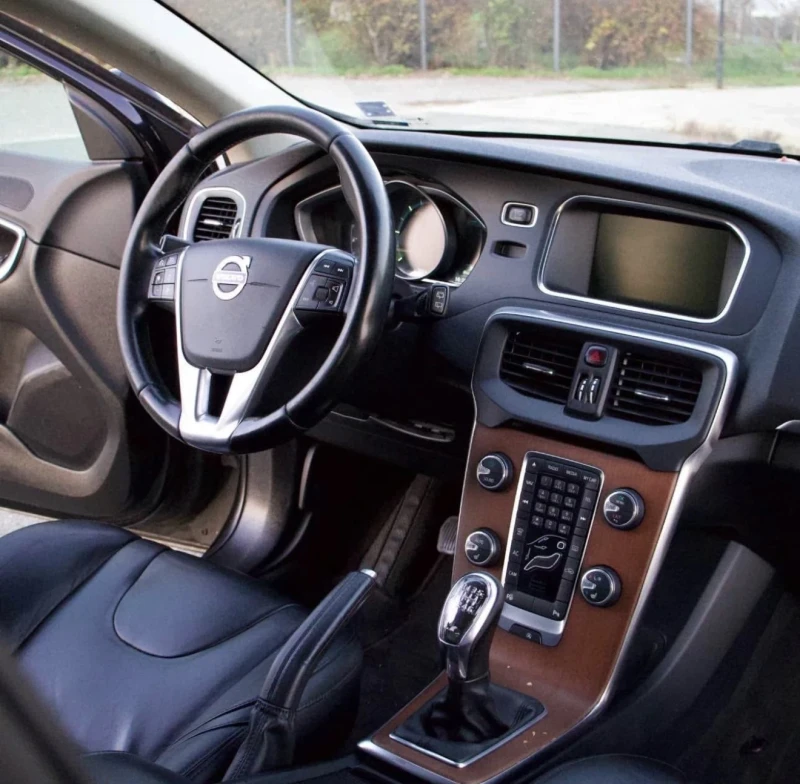 Volvo V40 D2, снимка 9 - Автомобили и джипове - 53263447