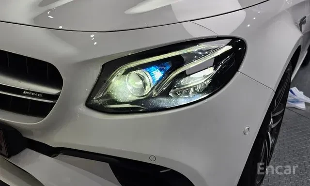 Mercedes-Benz E 63 AMG 4MATIC+ , снимка 17 - Автомобили и джипове - 55773336