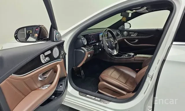 Mercedes-Benz E 63 AMG 4MATIC+ , снимка 10 - Автомобили и джипове - 55773336