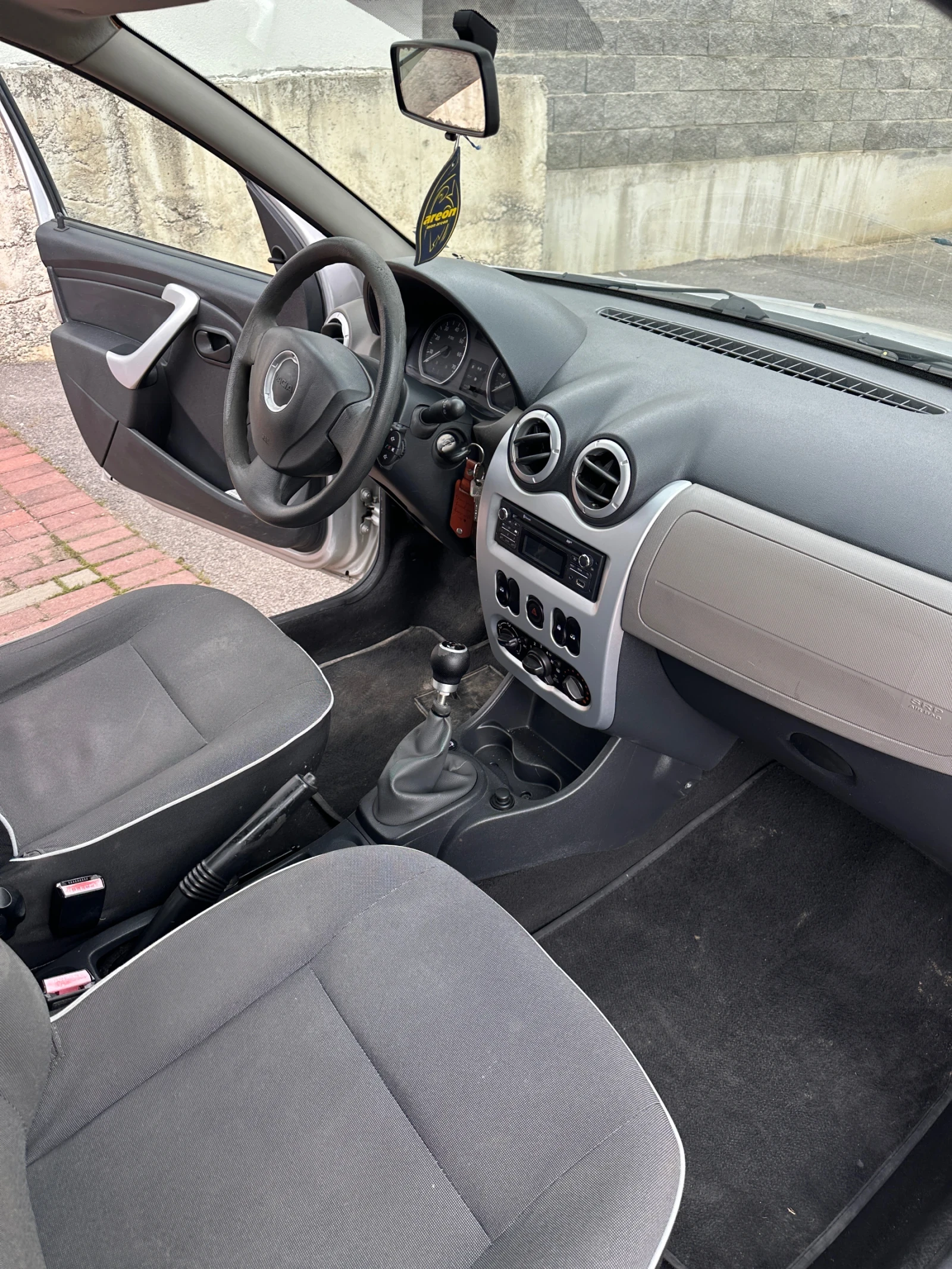 Dacia Sandero 1.2 - изображение 9