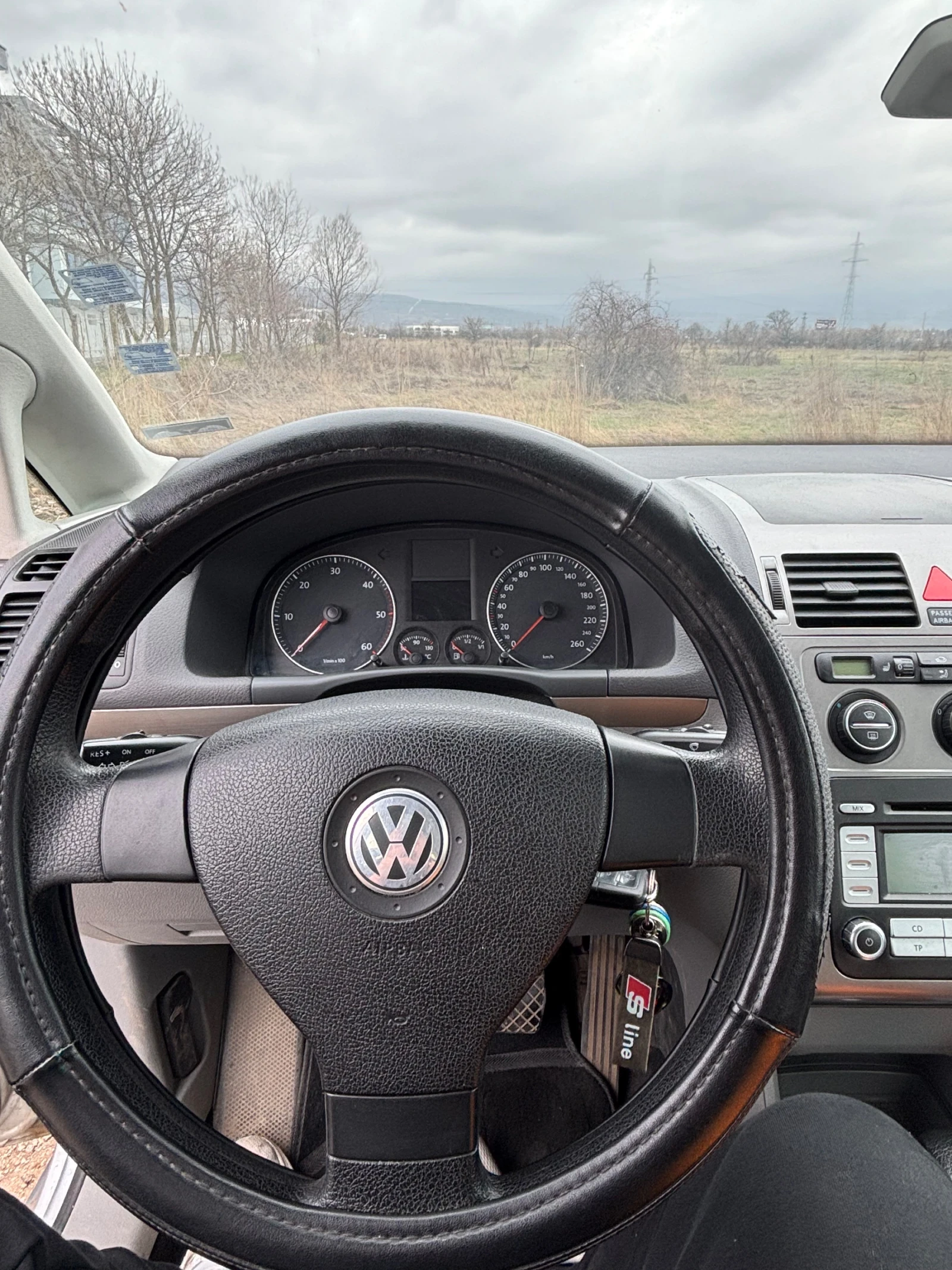 VW Touran 2.0 TDI, снимка 8 - Автомобили и джипове - 53885147