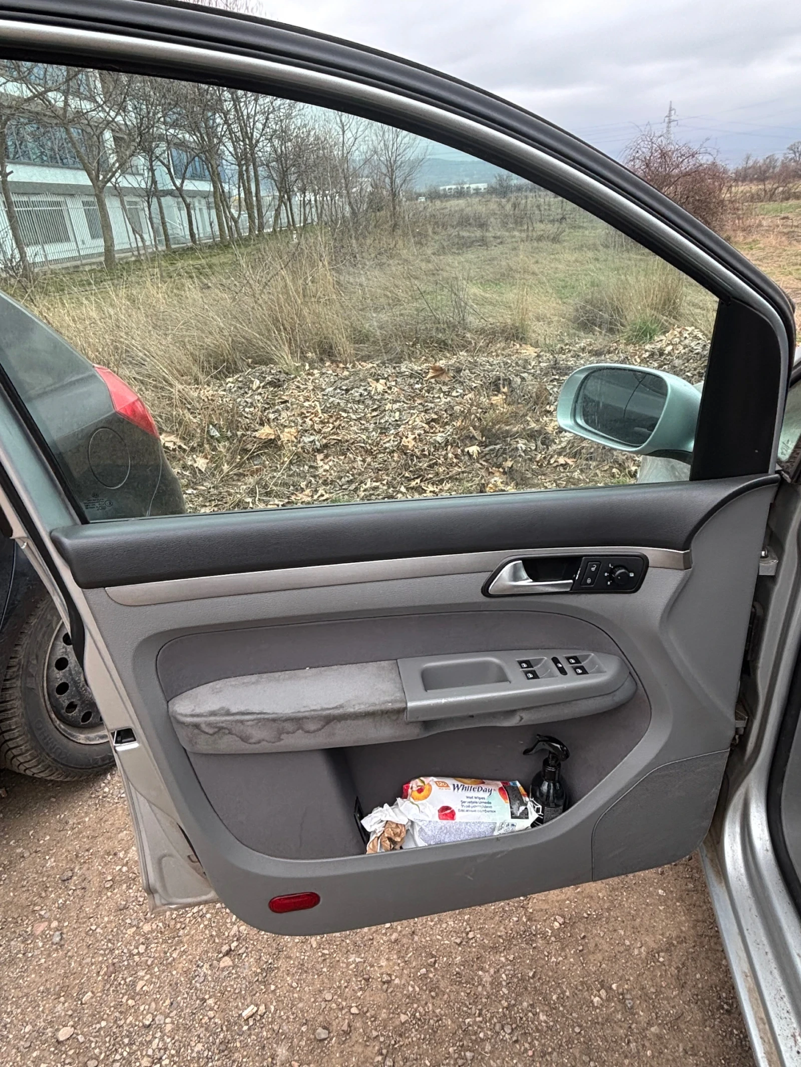 VW Touran 2.0 TDI, снимка 6 - Автомобили и джипове - 53885147