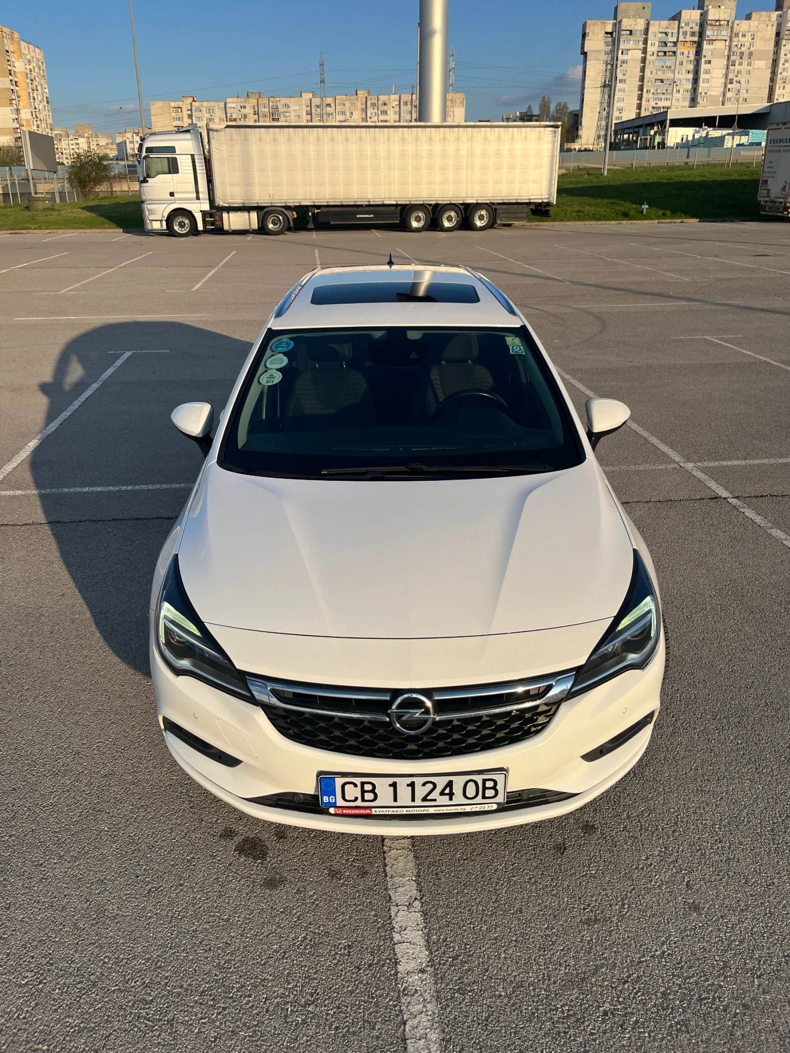 Opel Astra Sports Tourer 1.6 CDTI Сменена Верига, снимка 11 - Автомобили и джипове - 54239416
