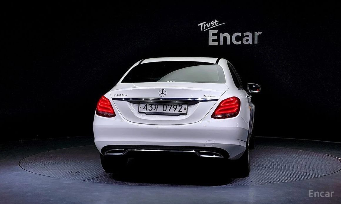 Mercedes-Benz C 220, снимка 4 - Автомобили и джипове - 54310697