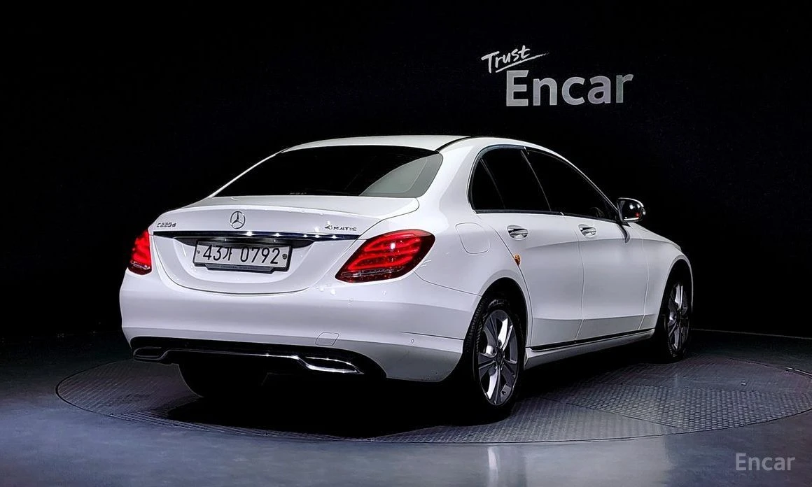 Mercedes-Benz C 220, снимка 2 - Автомобили и джипове - 54310697