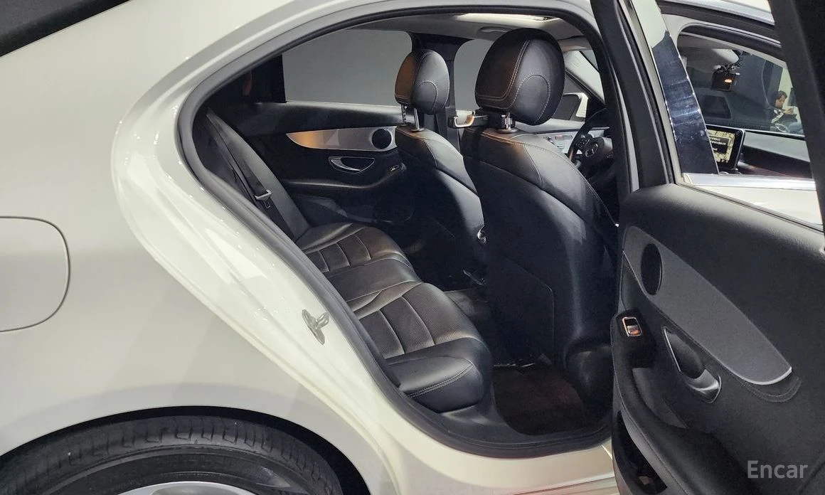 Mercedes-Benz C 220, снимка 12 - Автомобили и джипове - 54310697