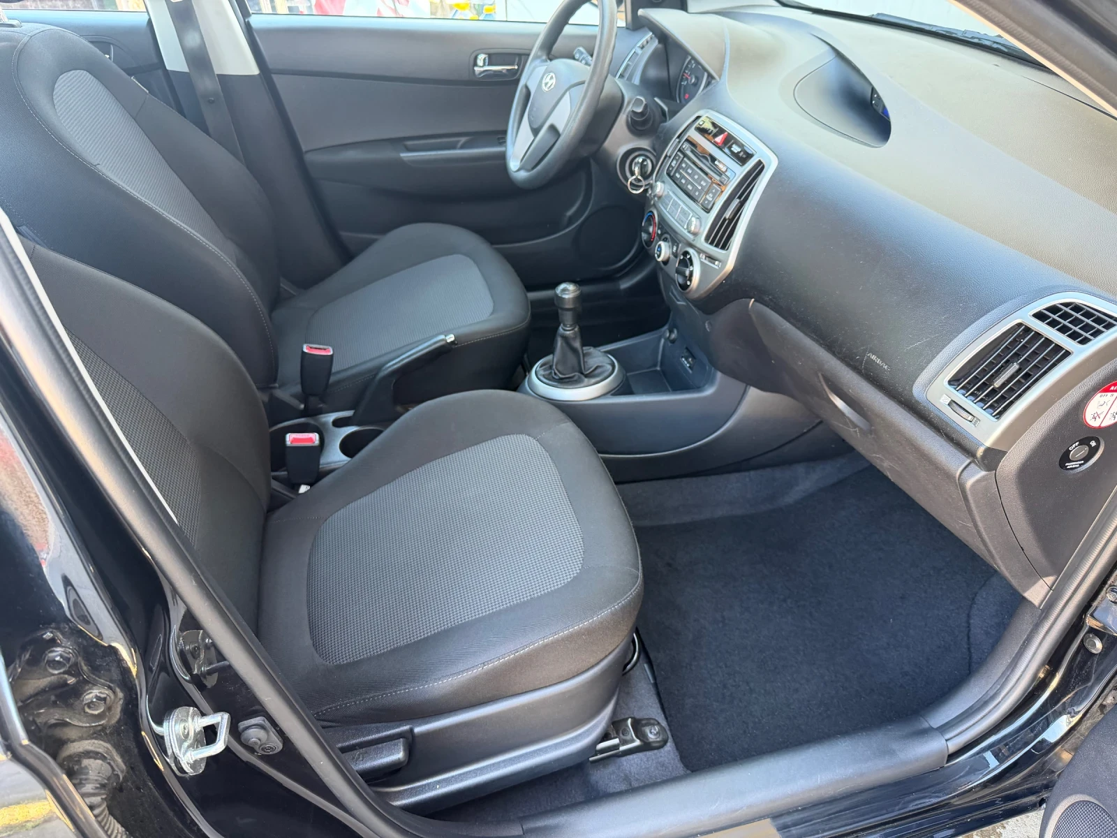 Hyundai I20 1.2i, снимка 9 - Автомобили и джипове - 55687769