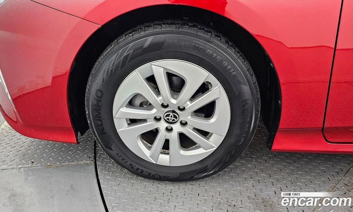Toyota Prius 1.8 E, снимка 5 - Автомобили и джипове - 56123256