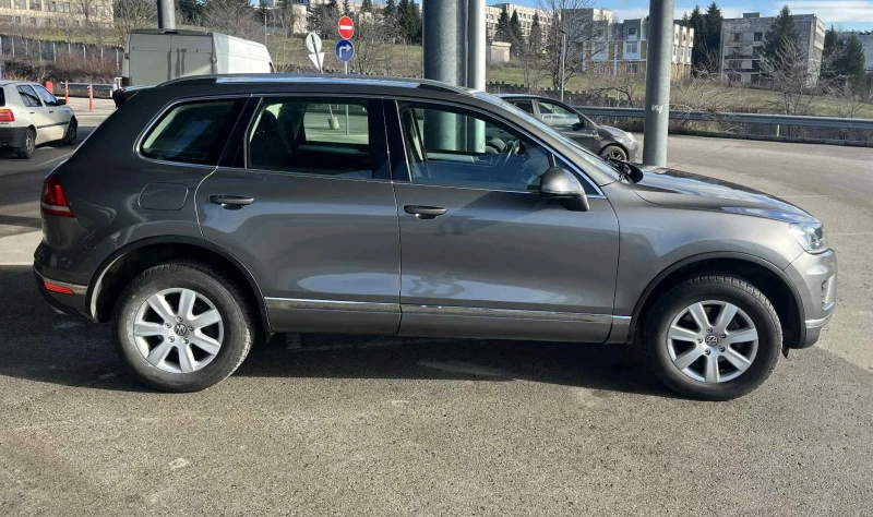 VW Touareg, снимка 4 - Автомобили и джипове - 53111945