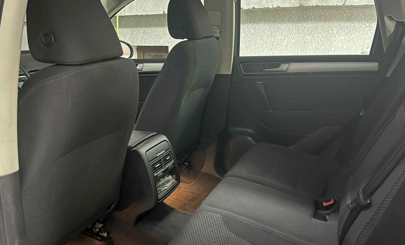 VW Touareg, снимка 7 - Автомобили и джипове - 53111945