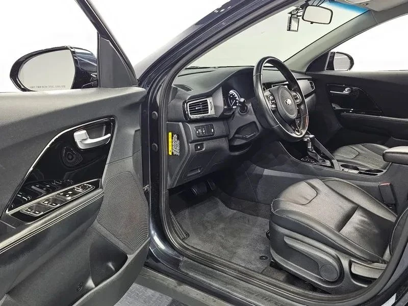 Kia Niro, снимка 10 - Автомобили и джипове - 56727327