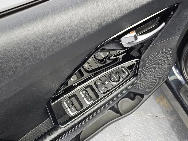 Kia Niro, снимка 13 - Автомобили и джипове - 56727327
