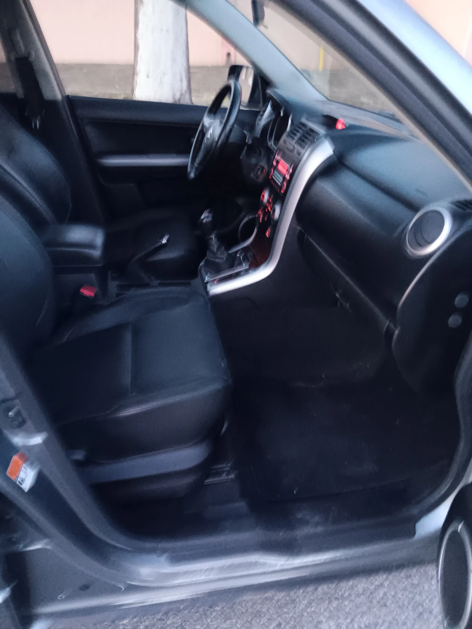 Suzuki Grand vitara 2.0-БЕНЗИН-140к.с.-РЕГИСТРИРАН-4?4-БЪРЗИ-БАВНИ-NAV, снимка 8 - Автомобили и джипове - 54152446