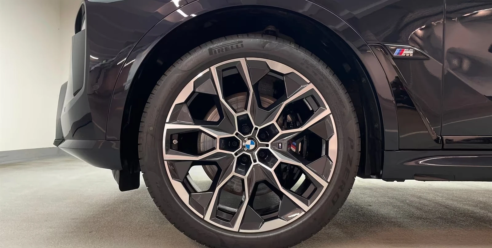 BMW X7 M60i / SHADOW LINE / SKY LOUNGE / H&K/ M SPORT PRO, снимка 4 - Автомобили и джипове - 55401256