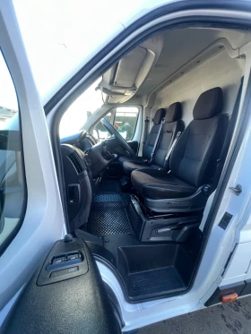 Peugeot Boxer 2022г / L4H2 - Дълга база / Климатроник, снимка 13