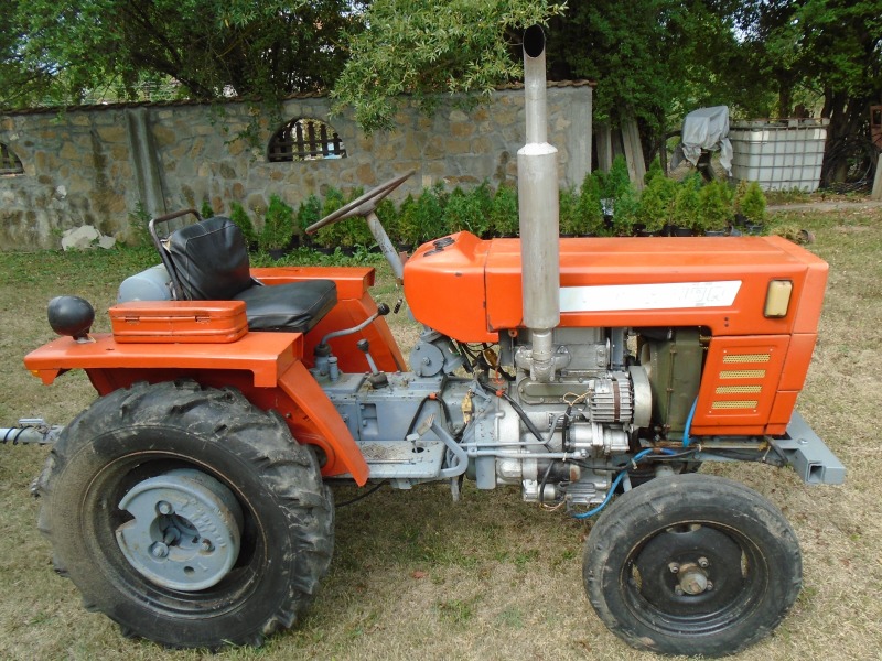 Трактор Heibei 180, снимка 1 - Селскостопанска техника - 46335713