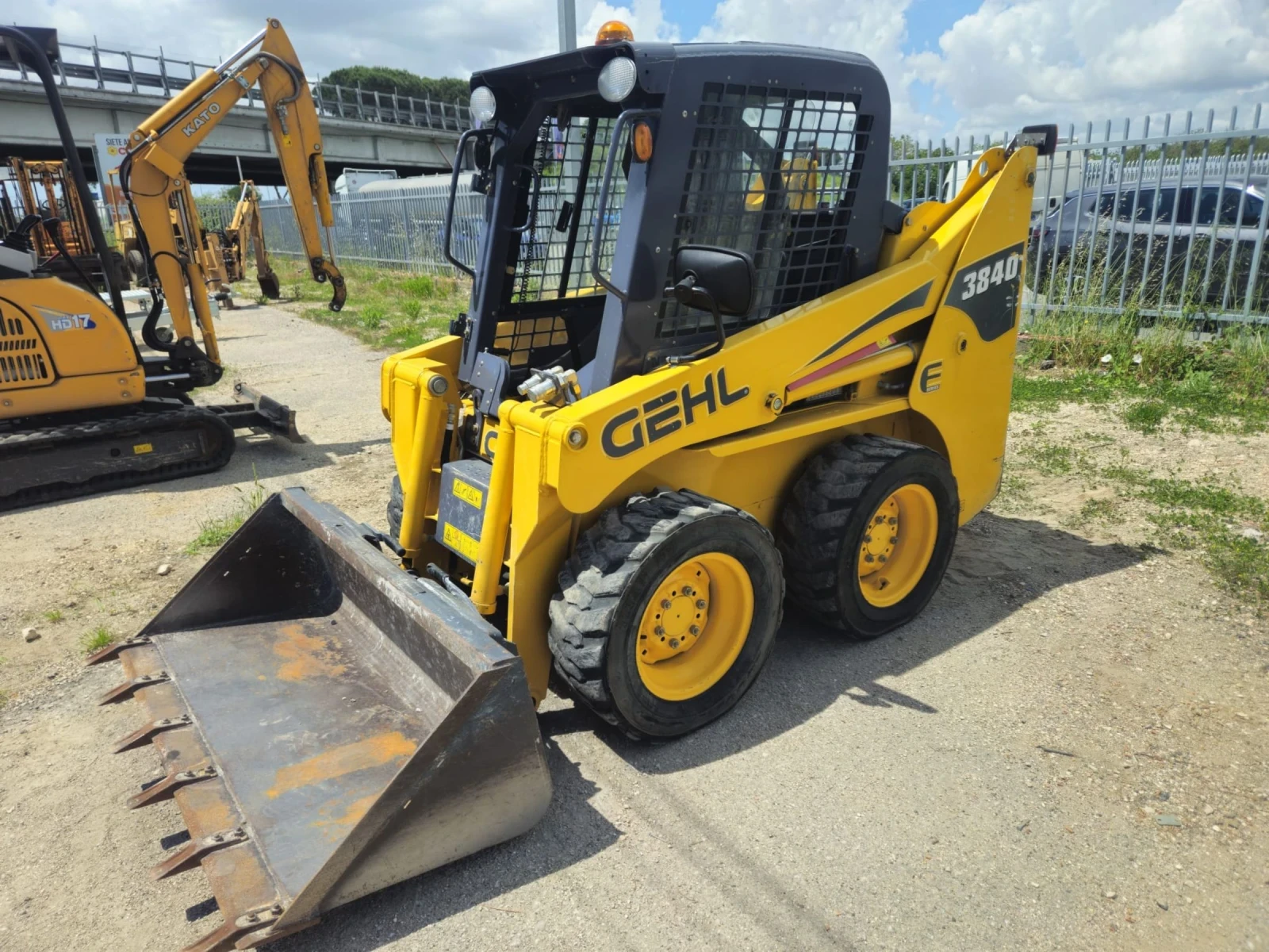 Мини челни товарачи GEHL 3840-290ЧАСА.!!! ТОП !!! - изображение 2