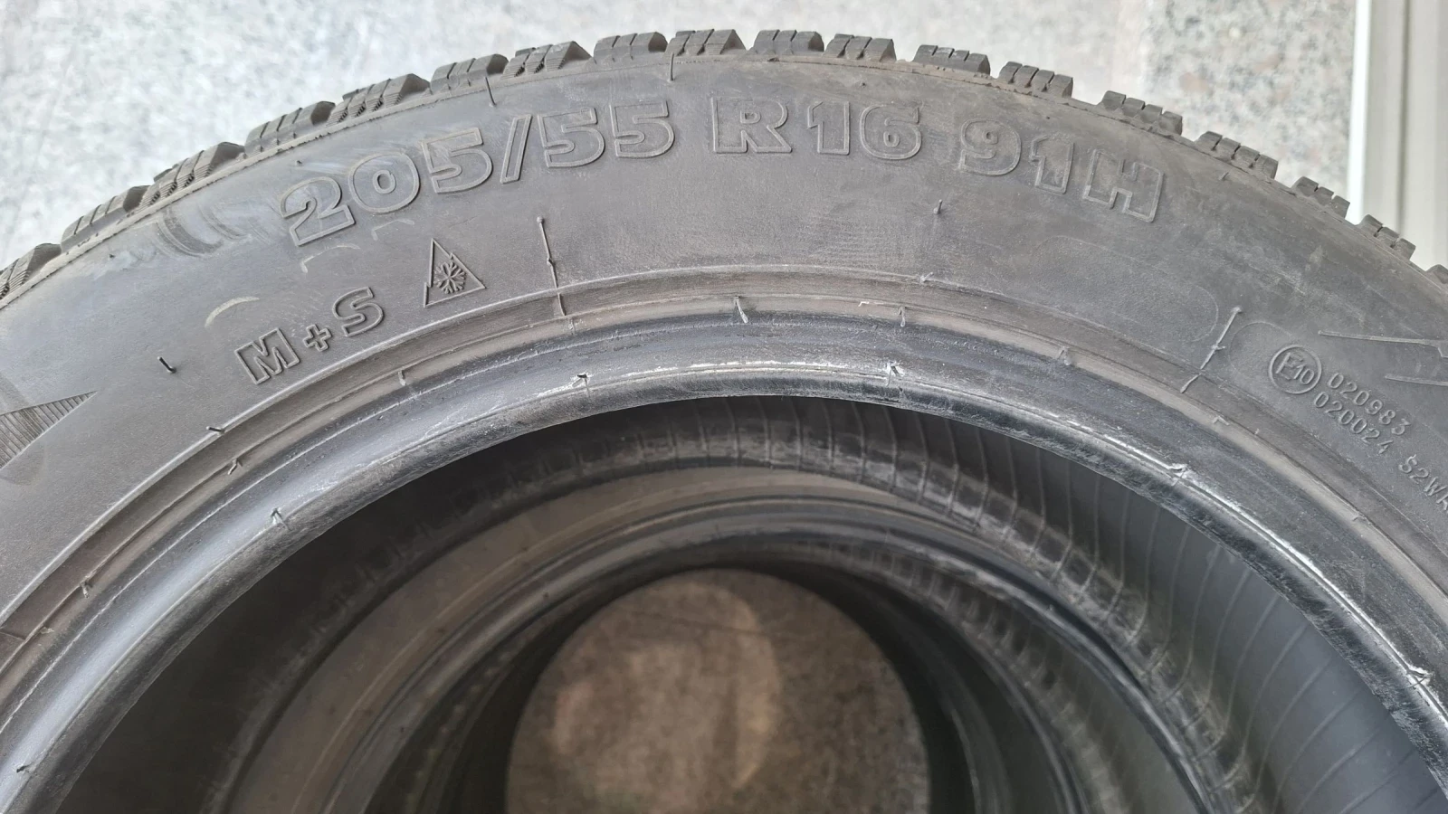 Гуми Зимни 205/55R16, снимка 3 - Гуми и джанти - 54236976