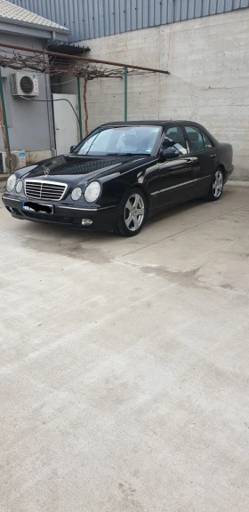 Mercedes-Benz E 320, снимка 2