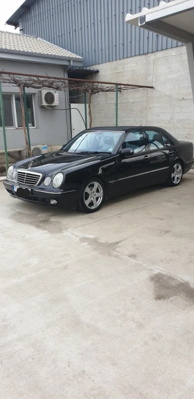  Mercedes-Benz E 320