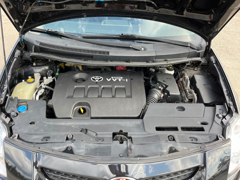 Toyota Auris 1.6 VVTI, снимка 13 - Автомобили и джипове - 45566356