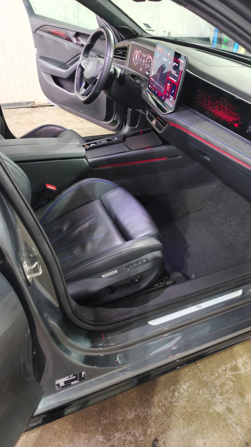 VW Passat Variant R Line 2.0TFSI-4motion, Navi, Cam, 360, снимка 9 - Автомобили и джипове - 51940167