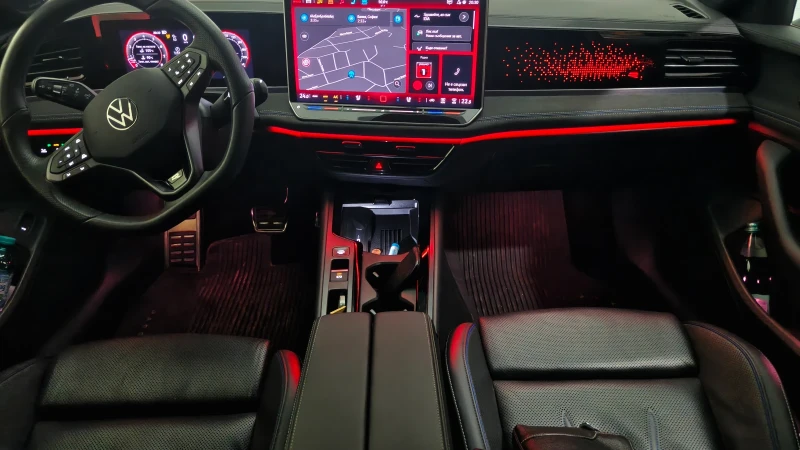 VW Passat Variant R Line 2.0TFSI-4motion, Navi, Cam, 360, снимка 11 - Автомобили и джипове - 51940167