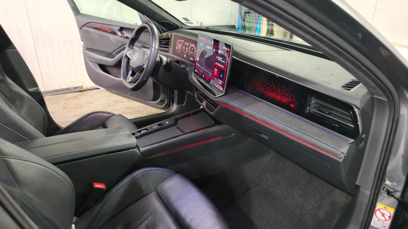 VW Passat Variant R Line 2.0TFSI-4motion, Navi, Cam, 360, снимка 13 - Автомобили и джипове - 51940167