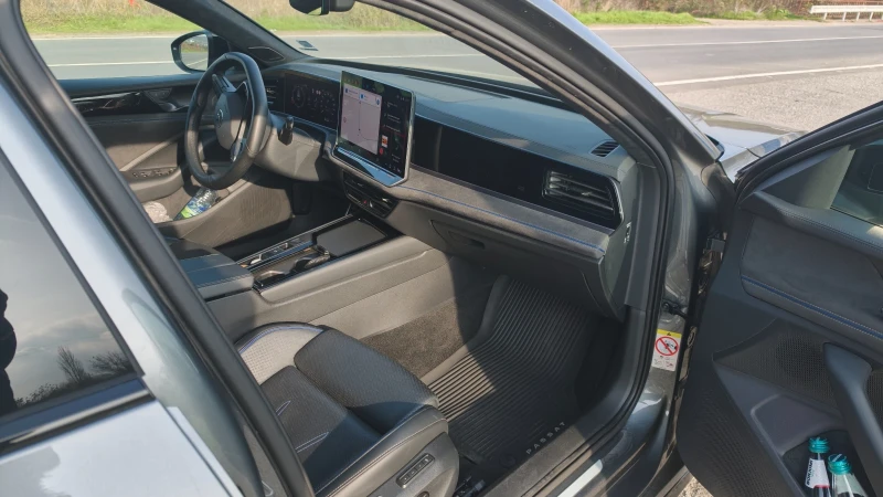 VW Passat Variant R Line 2.0TFSI-4motion, Navi, Cam, 360, снимка 16 - Автомобили и джипове - 51940167