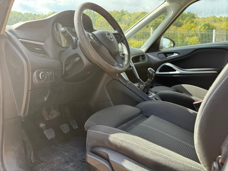 Opel Zafira 1.6CDTI, снимка 10 - Автомобили и джипове - 52012744