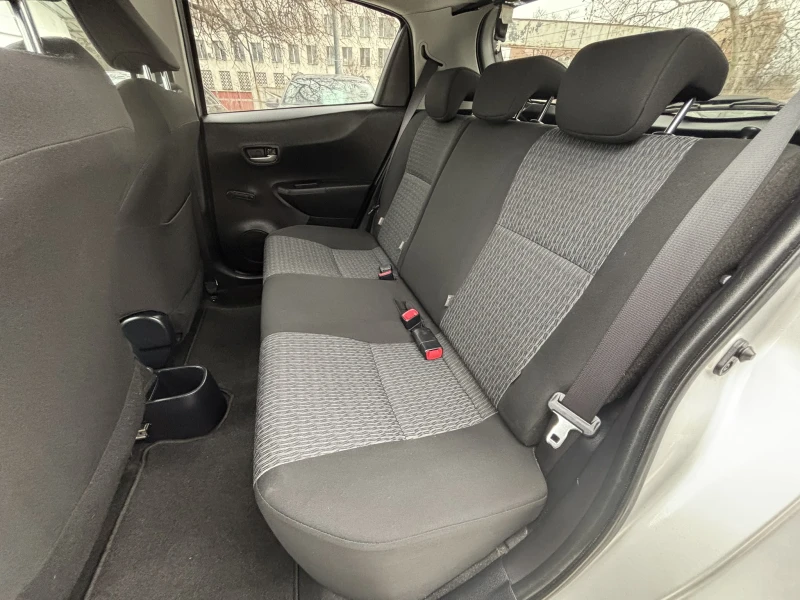Toyota Yaris 1.3 VVTi-100 к.с., снимка 12 - Автомобили и джипове - 53053906