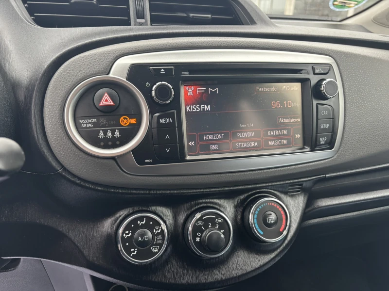Toyota Yaris 1.3 VVTi-100 к.с., снимка 8 - Автомобили и джипове - 53053906