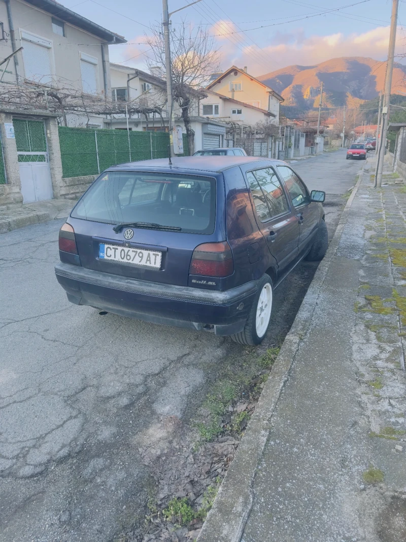VW Golf 1.8 90 , снимка 4 - Автомобили и джипове - 53076807