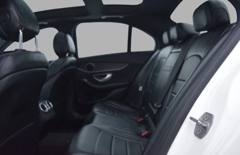 Mercedes-Benz C 300 * * KEYLESS * * CAMERA * * CARFAX * * , снимка 14 - Автомобили и джипове - 53226177