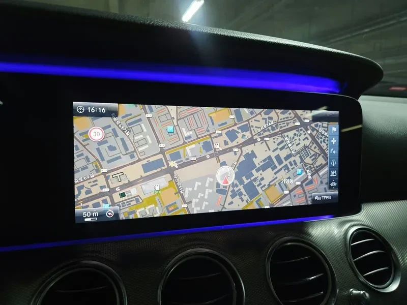 Mercedes-Benz E 300 Avantgarde, снимка 15 - Автомобили и джипове - 56018816