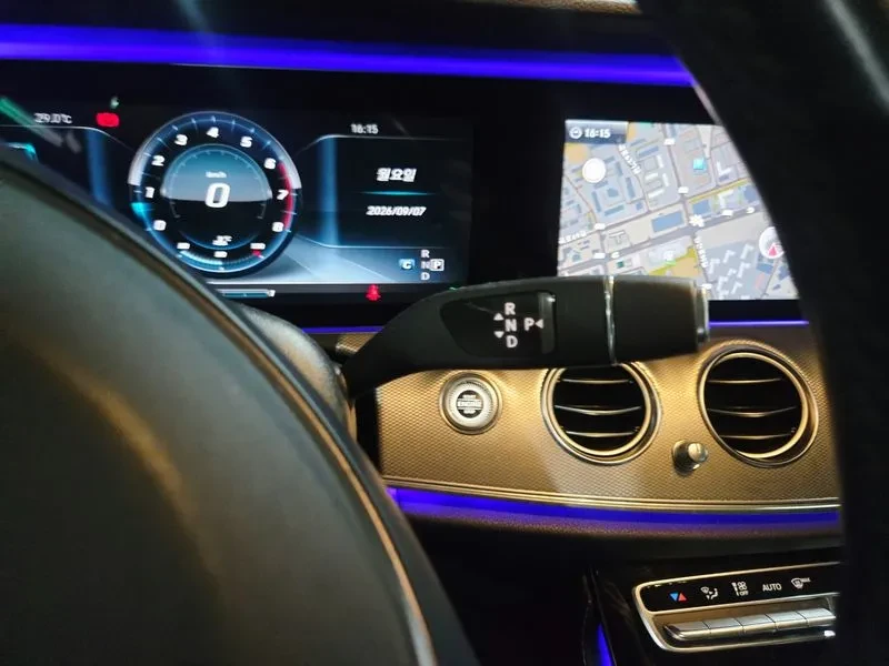 Mercedes-Benz E 300 Avantgarde, снимка 9 - Автомобили и джипове - 56018816
