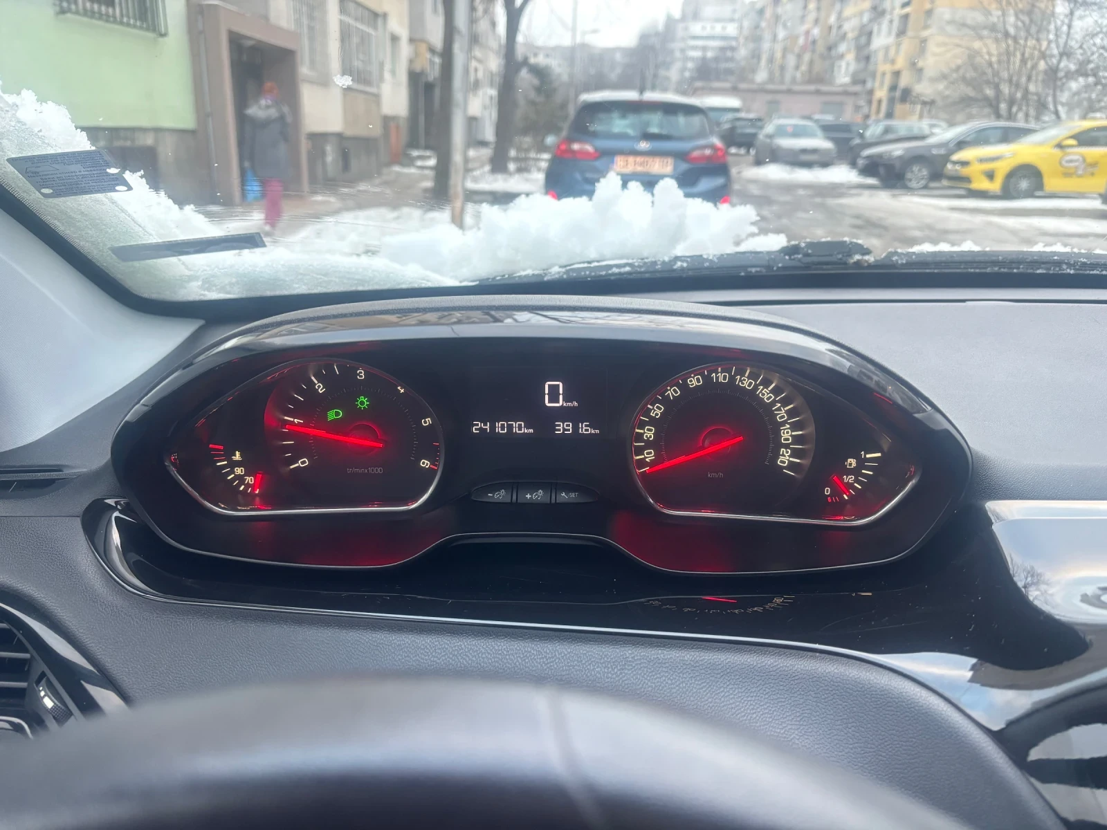 Peugeot 208  - изображение 7