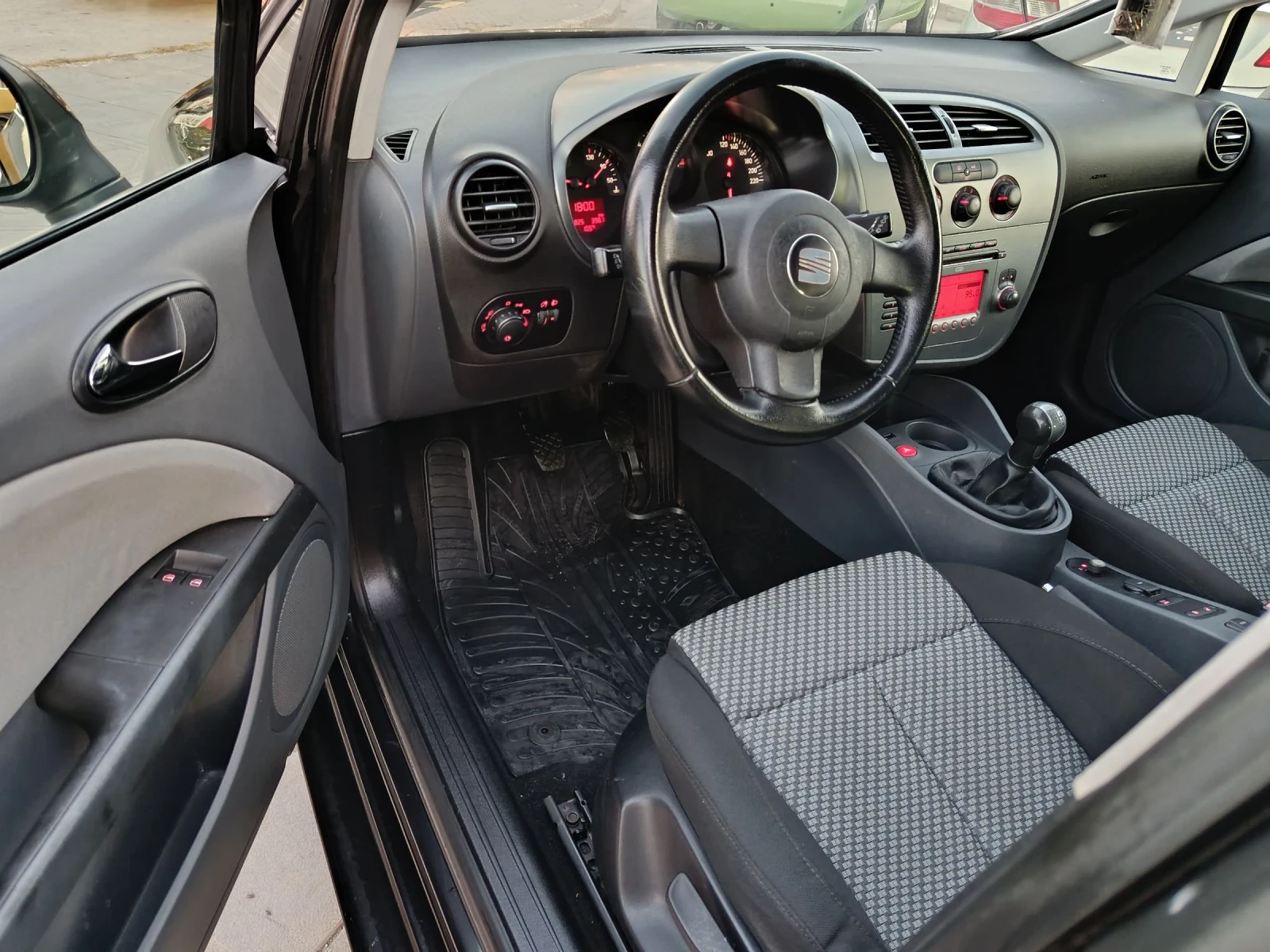 Seat Leon 1.4 бензин - изображение 10