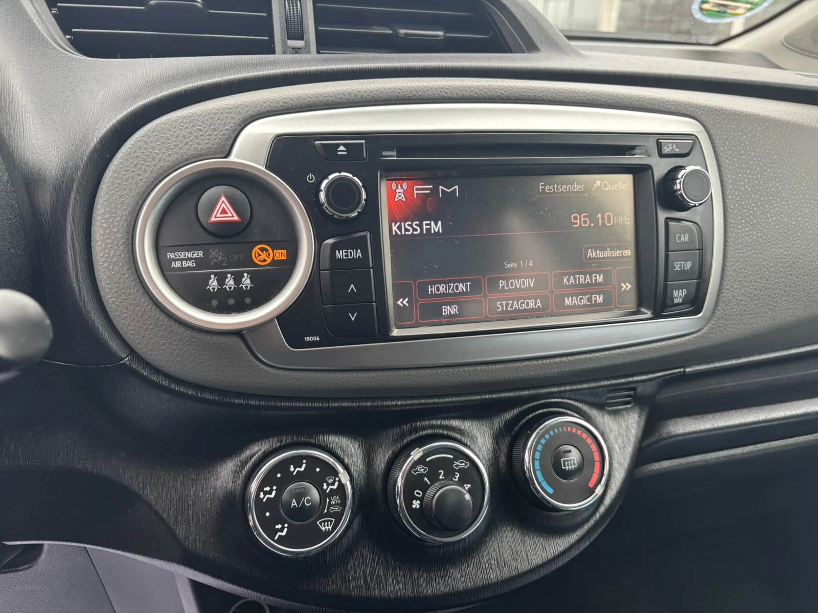 Toyota Yaris 1.3 VVTi-100 к.с. - изображение 8