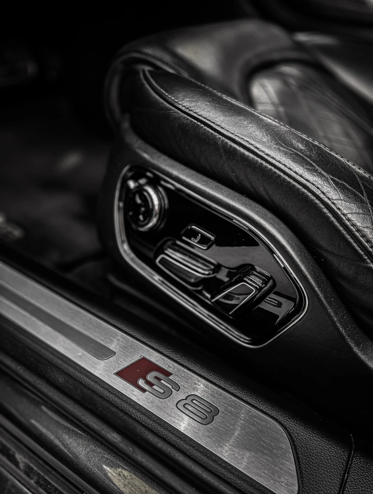 Audi S8, снимка 11 - Автомобили и джипове - 54708018