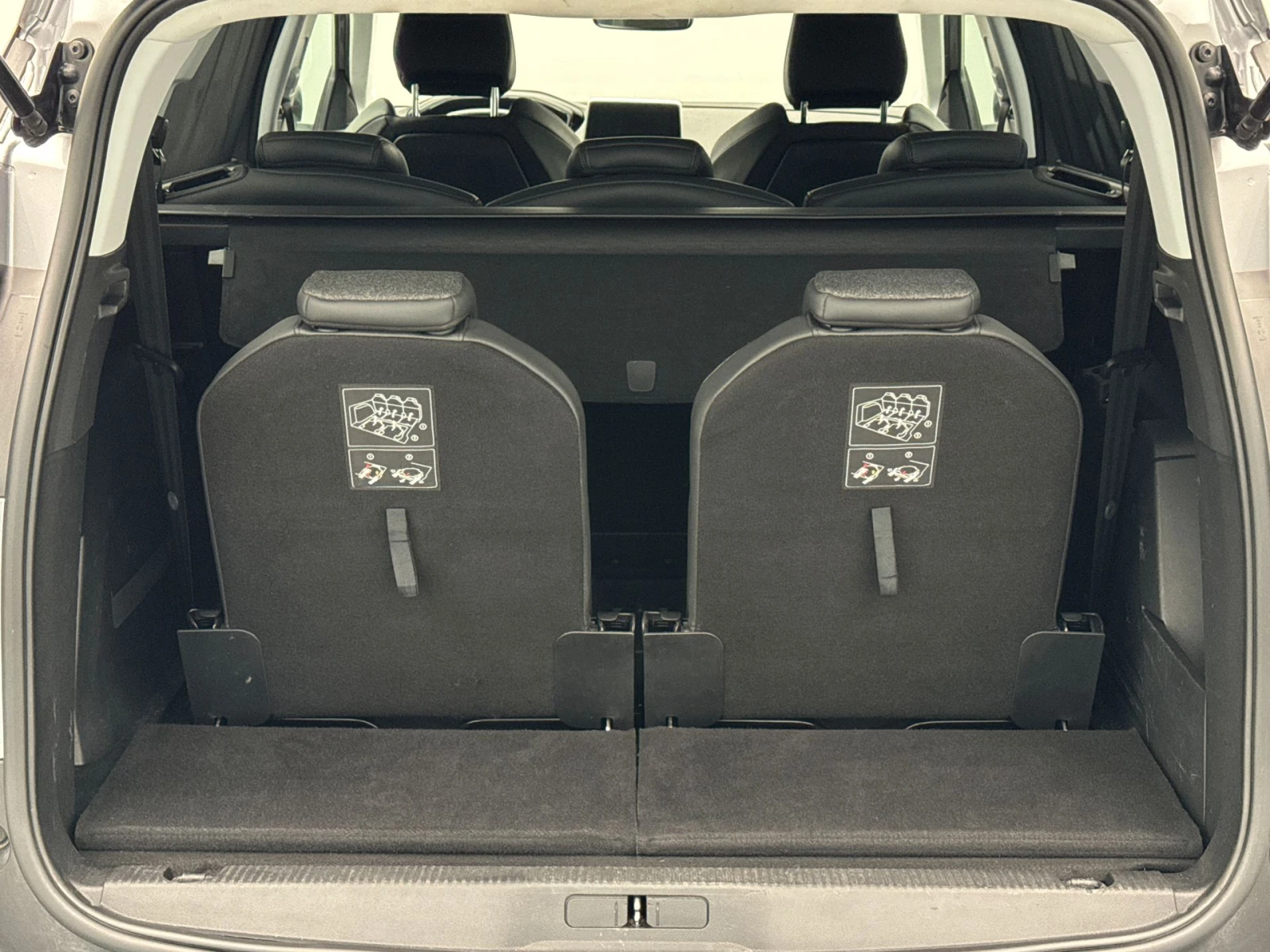 Peugeot 5008 1.2i Allure , снимка 16 - Автомобили и джипове - 54257997