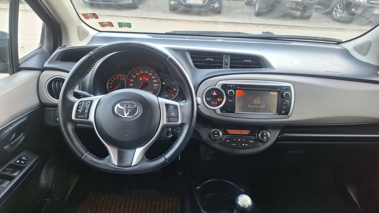 Toyota Yaris, снимка 9 - Автомобили и джипове - 54305199
