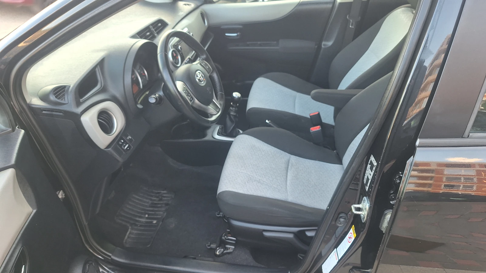 Toyota Yaris, снимка 11 - Автомобили и джипове - 54305199