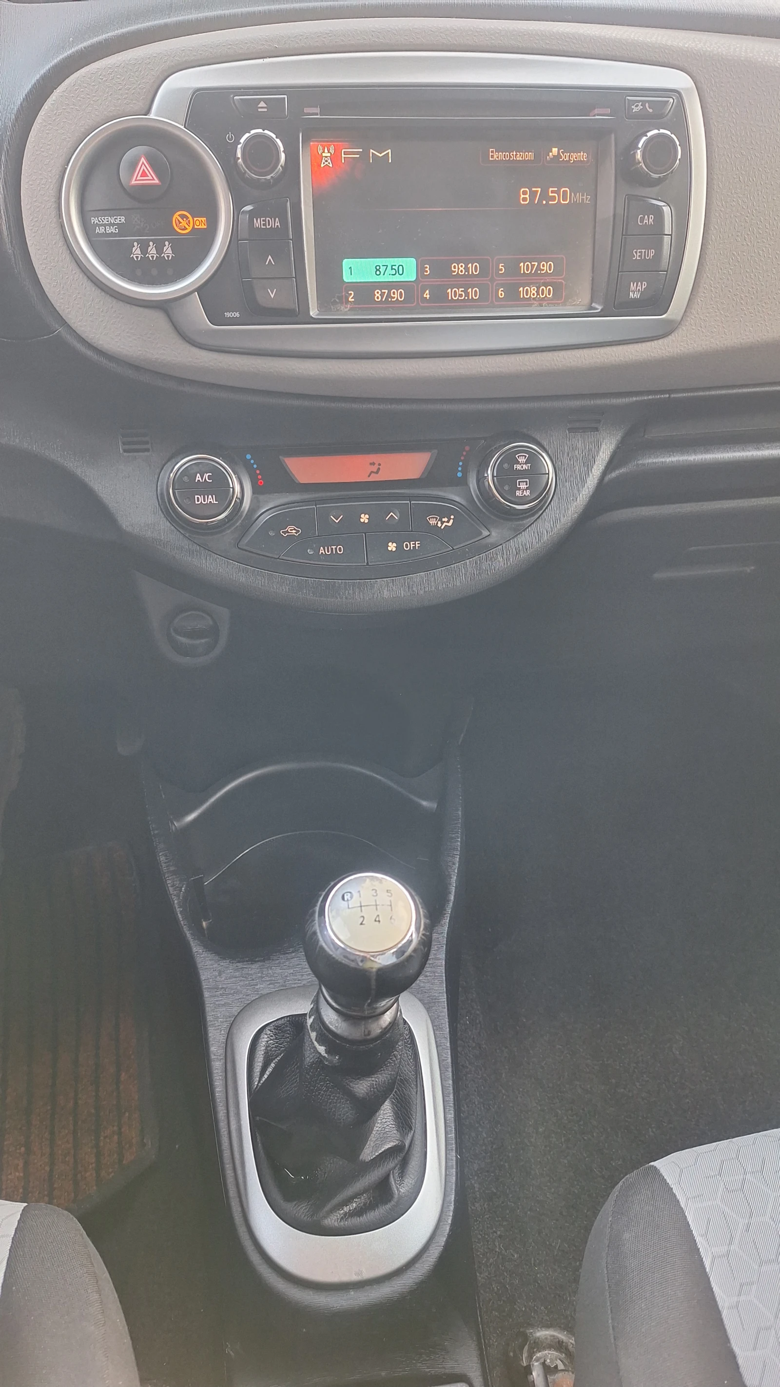 Toyota Yaris, снимка 12 - Автомобили и джипове - 54305199
