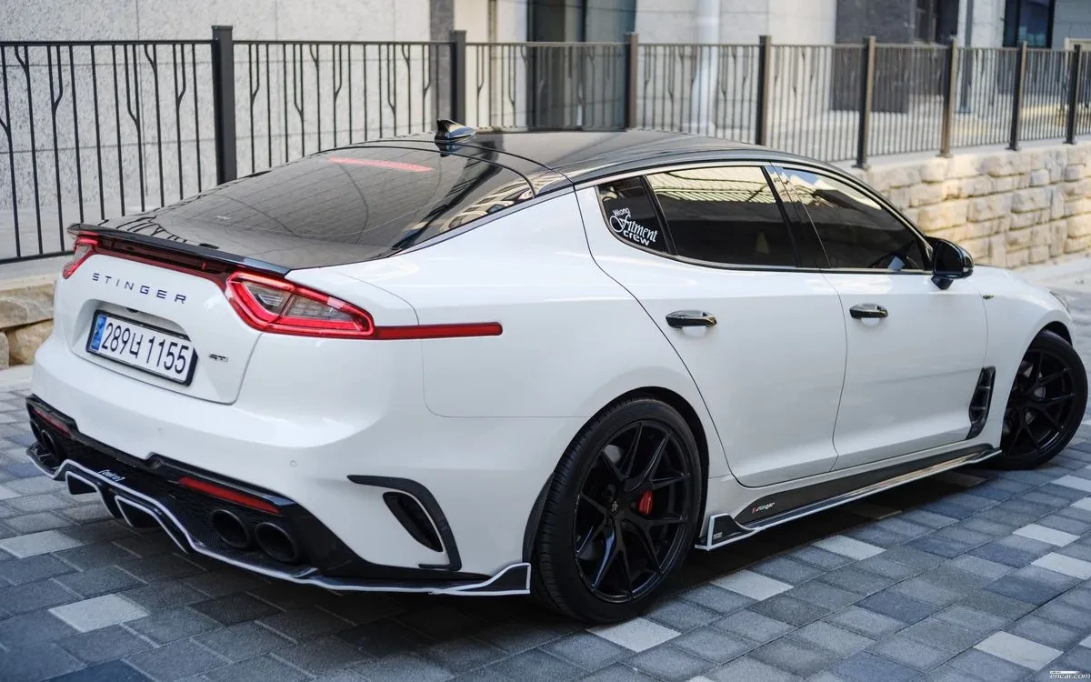 Kia Stinger CARBON * HeadsUp * Обдух/Подгрев * 360 * Задно, снимка 12 - Автомобили и джипове - 54767245