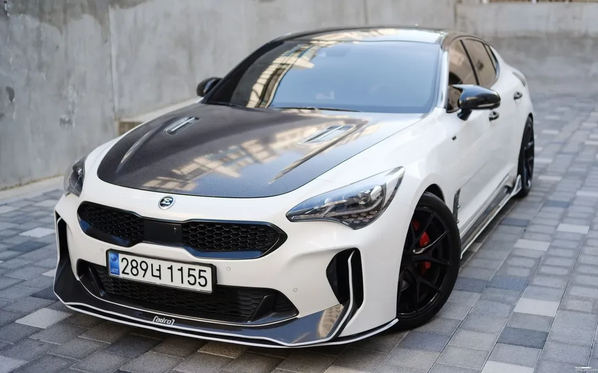 Kia Stinger CARBON * HeadsUp * Обдух/Подгрев * 360 * Задно, снимка 2 - Автомобили и джипове - 54767245
