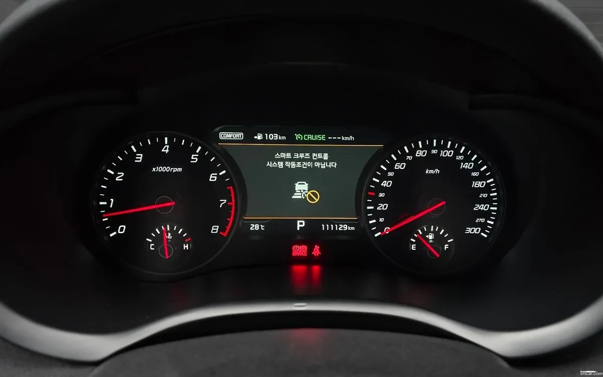 Kia Stinger CARBON * HeadsUp * Обдух/Подгрев * 360 * Задно, снимка 8 - Автомобили и джипове - 54767245