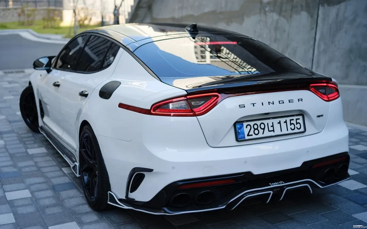 Kia Stinger CARBON * HeadsUp * Обдух/Подгрев * 360 * Задно, снимка 3 - Автомобили и джипове - 54767245