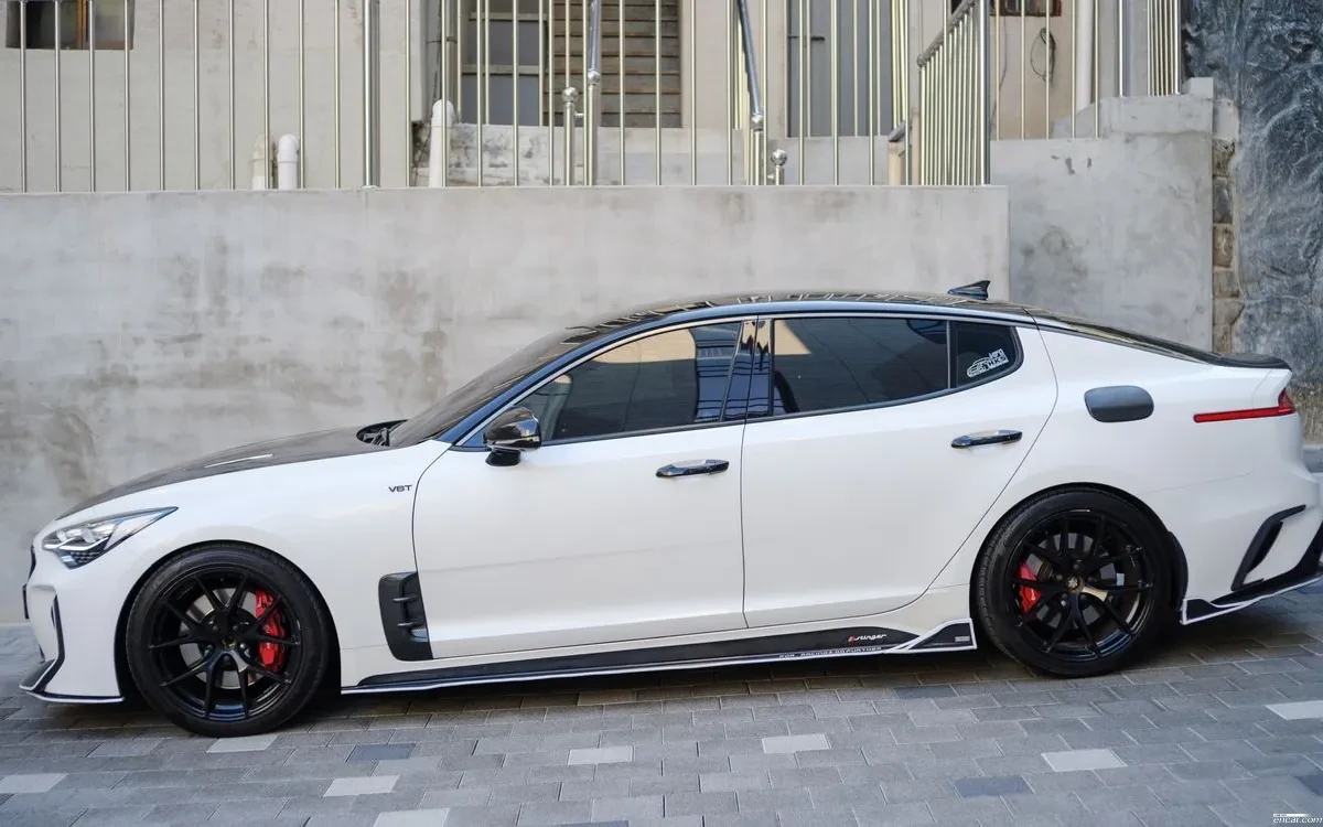 Kia Stinger CARBON * HeadsUp * Обдух/Подгрев * 360 * Задно, снимка 13 - Автомобили и джипове - 54767245